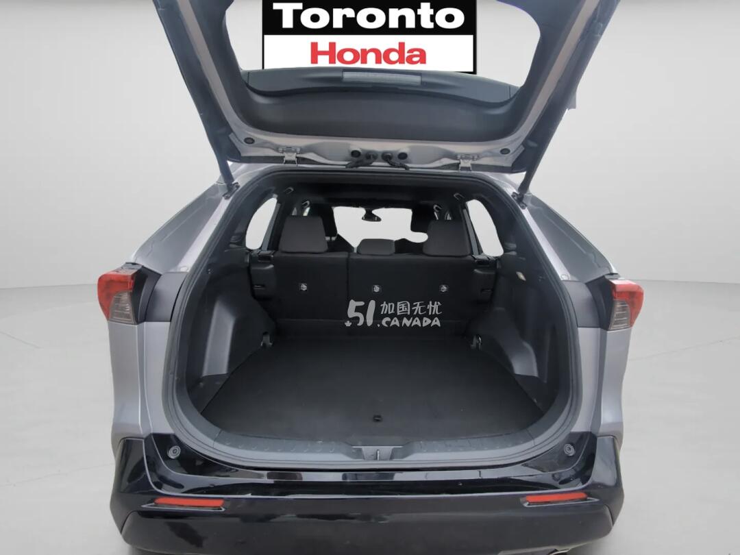 2023 Toyota RAV 4 view 8