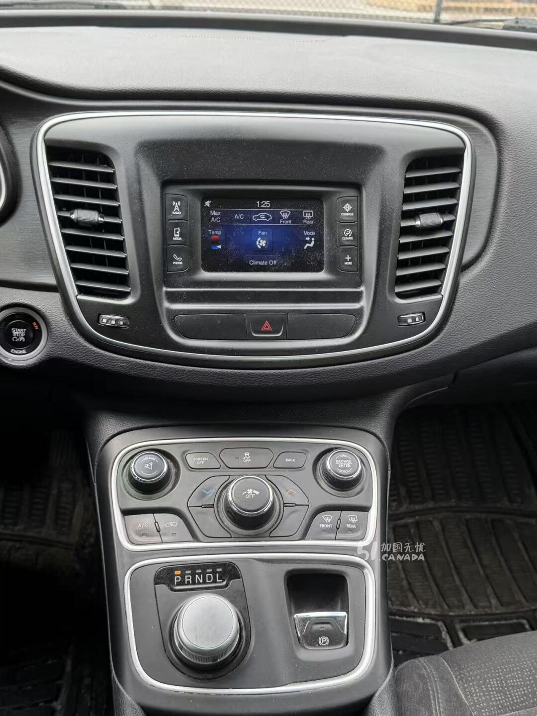 2015 Chrysler 200 view 6