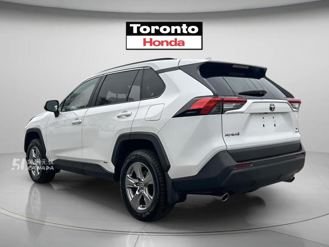 2023 Toyota RAV 4 view 3