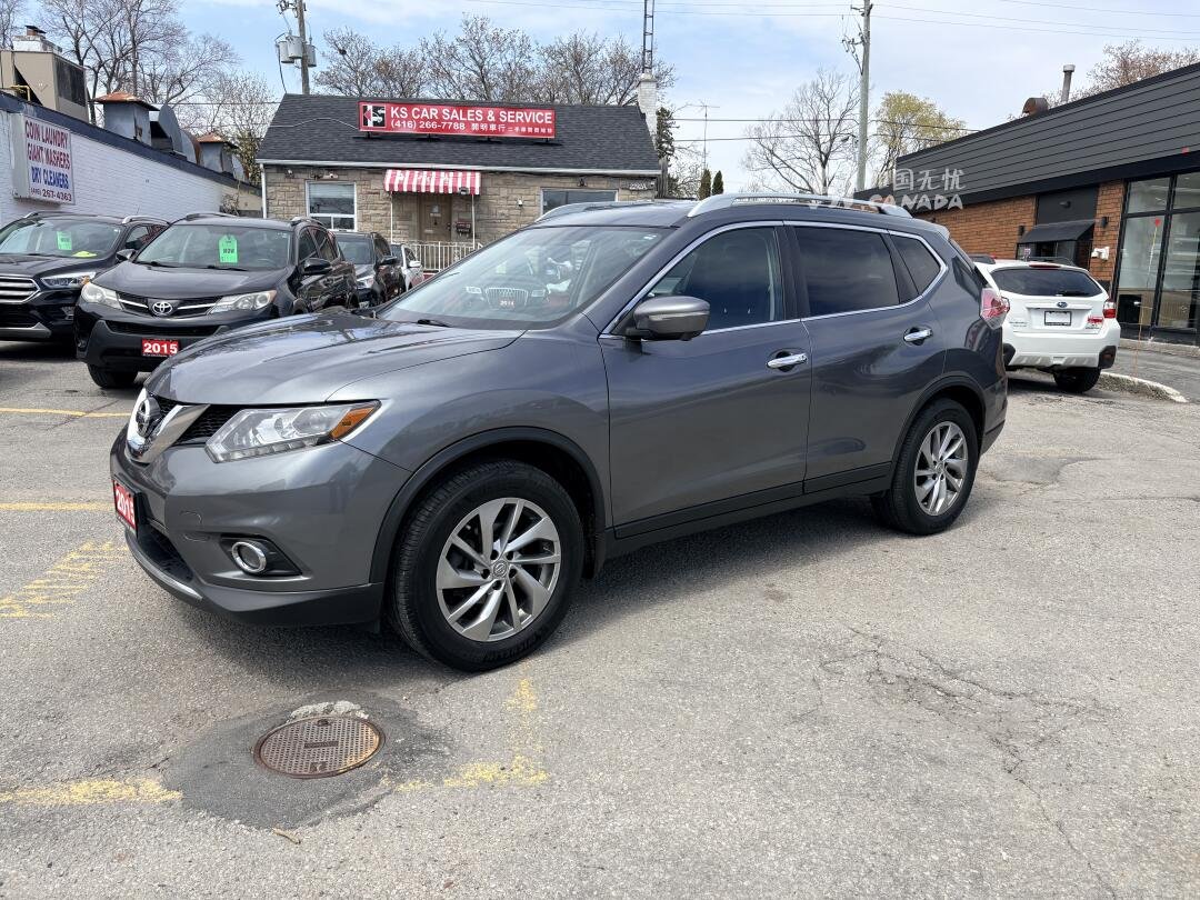 2015 Nissan Rogue view 1