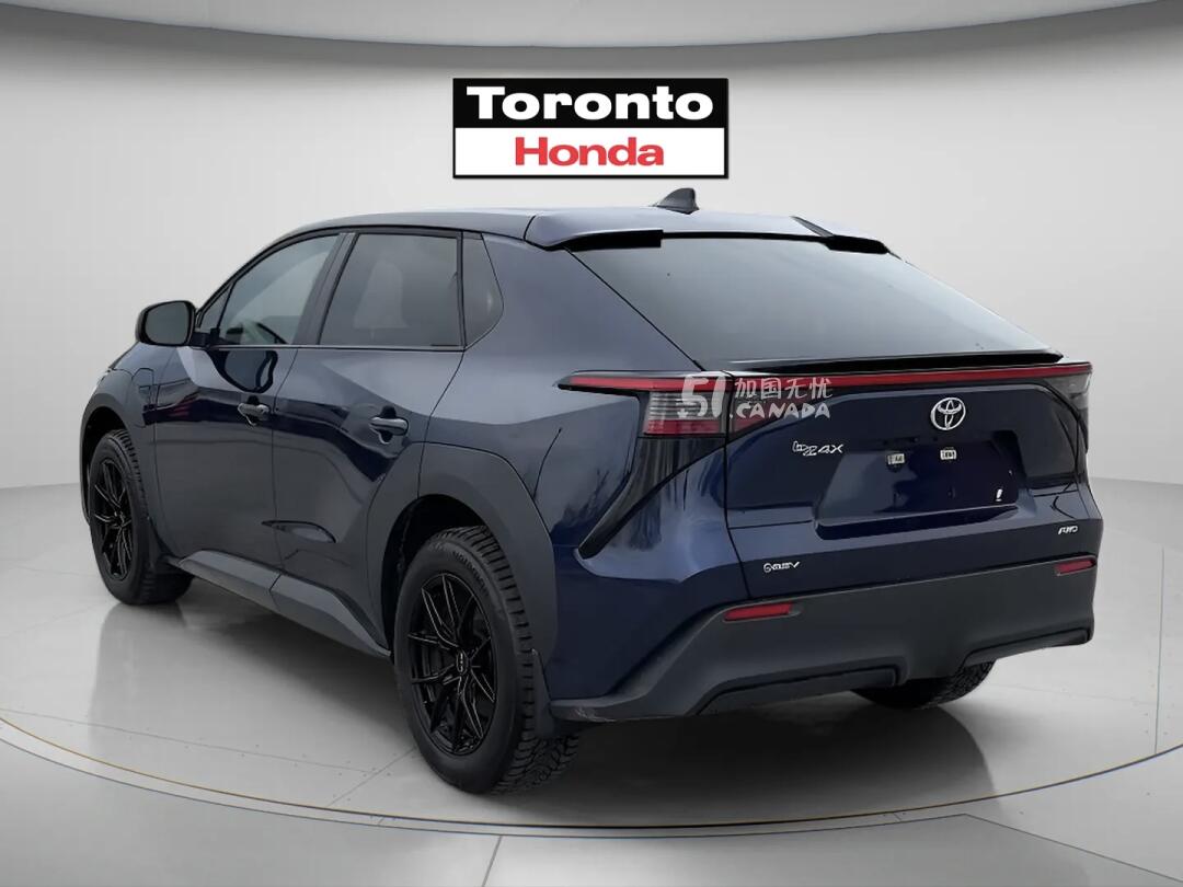 2025 Toyota bZ4X view 4
