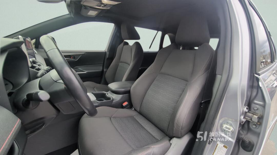 2023 Toyota RAV 4 view 6
