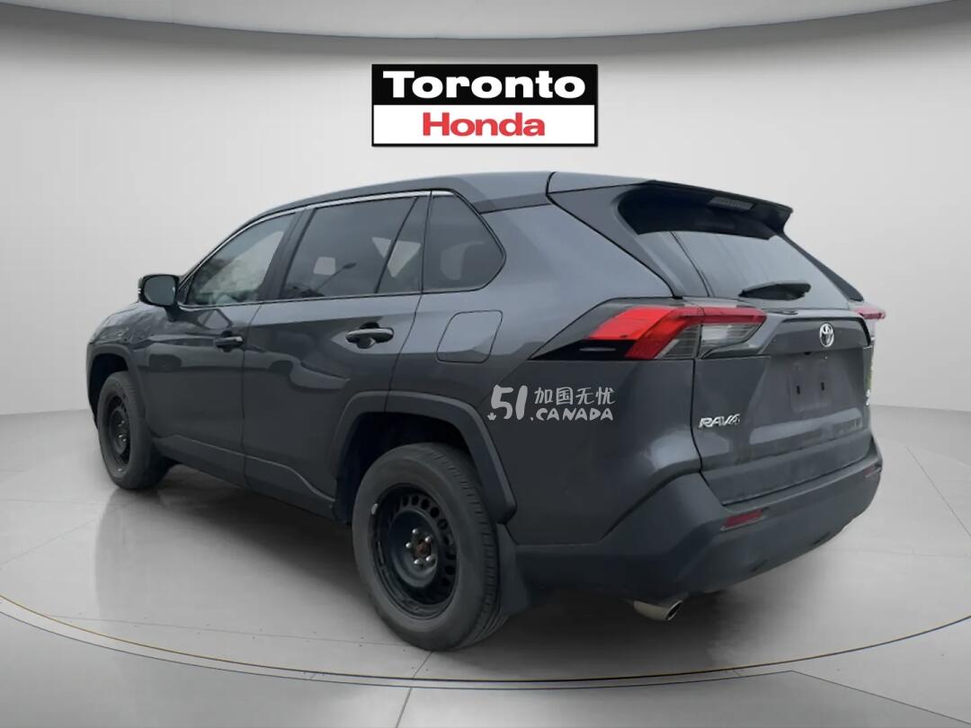 2022 Toyota RAV 4 view 4