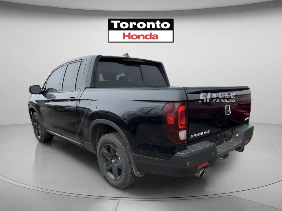 2022 Honda Ridgeline view 4