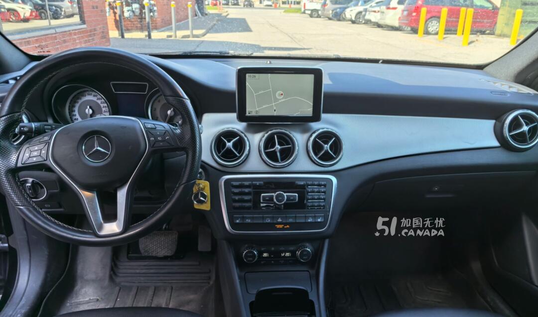 2015 Mercedes-Benz GLA view 3