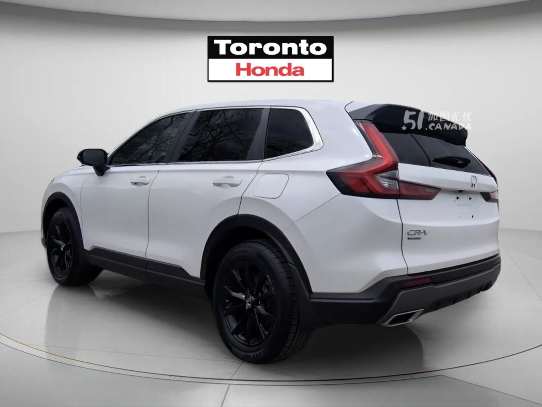 2025 Honda CR-V view 4