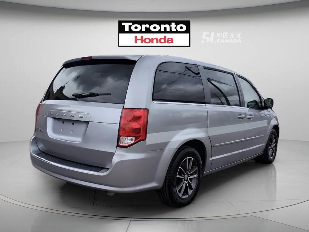 2016 Dodge Grand Caravan view 3