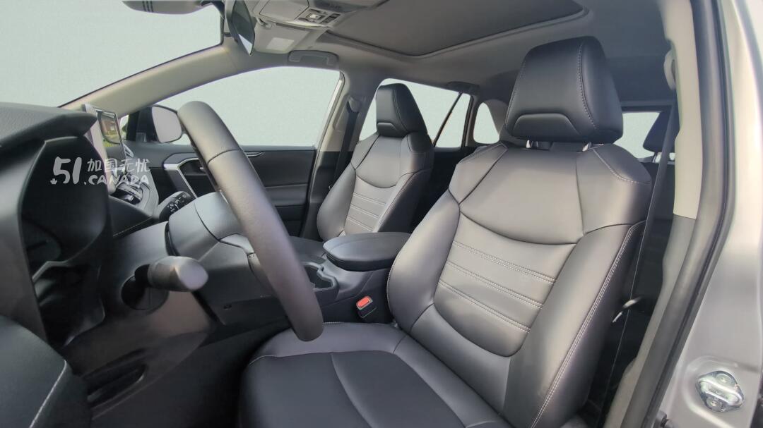2025 Toyota RAV 4 view 5
