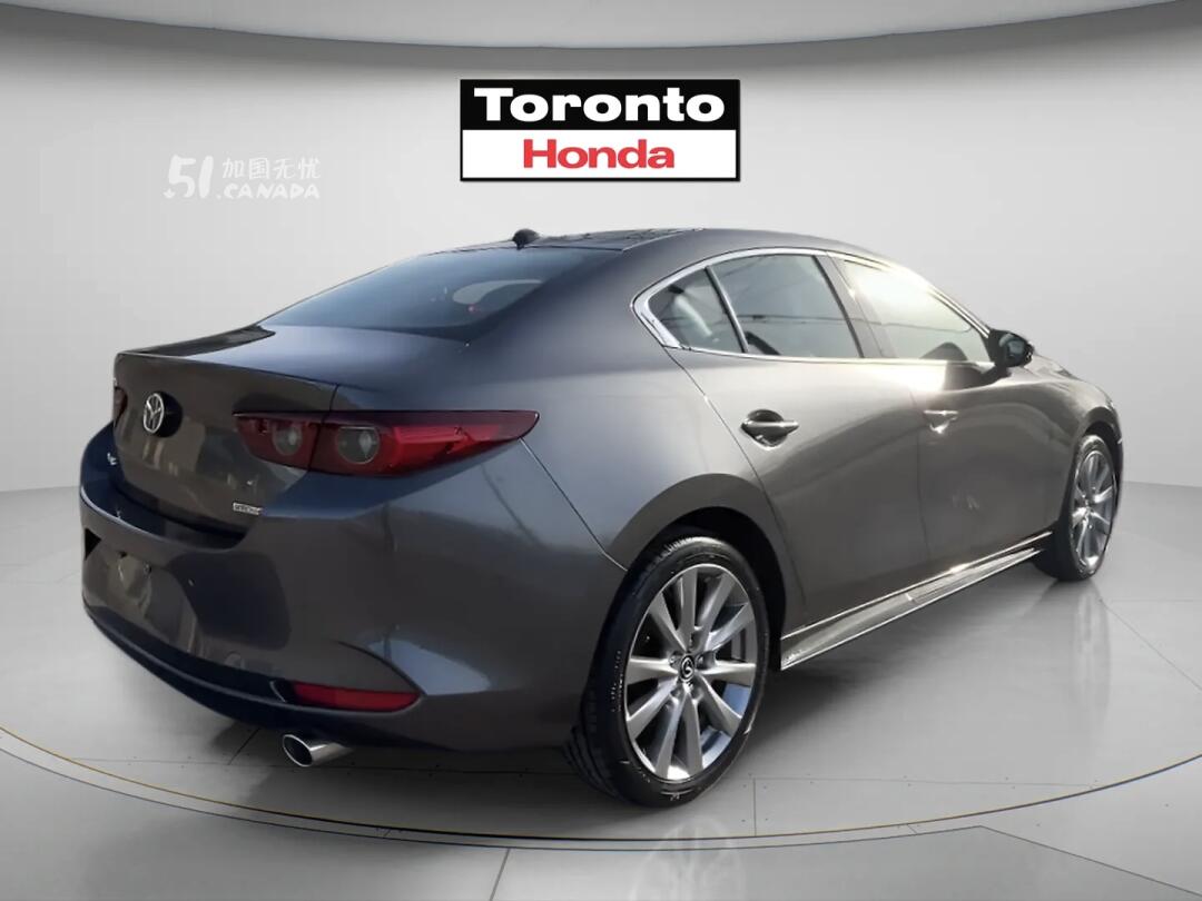 2025 Mazda 3 view 3