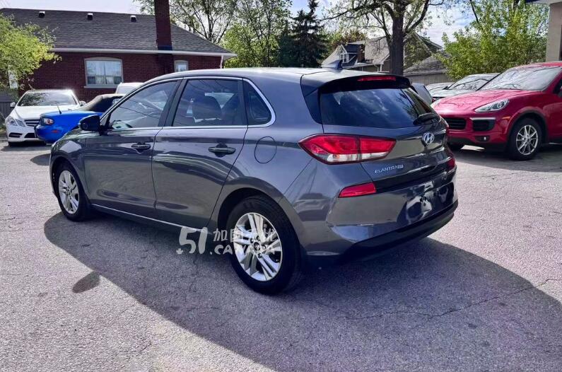 2018 Hyundai Elantra view 4