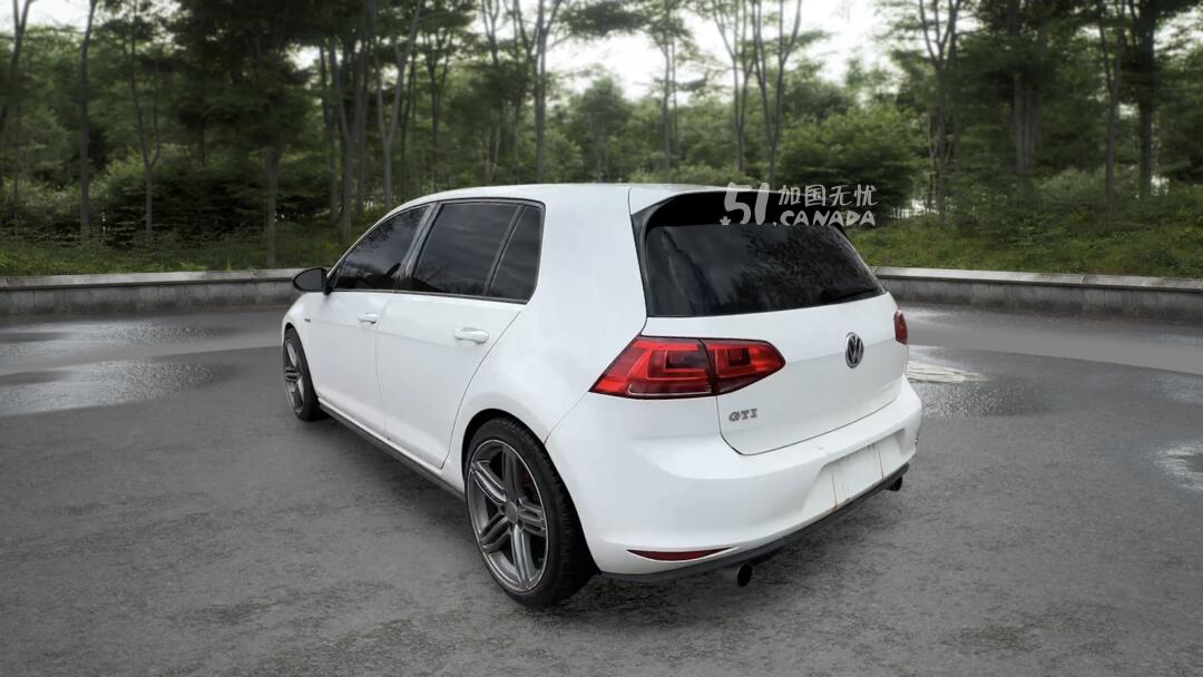 2015 Volkswagen Golf view 5