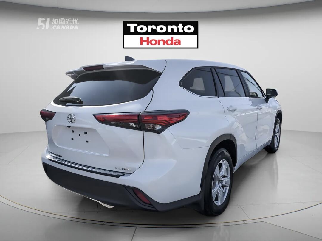 2023 Toyota Highlander view 3