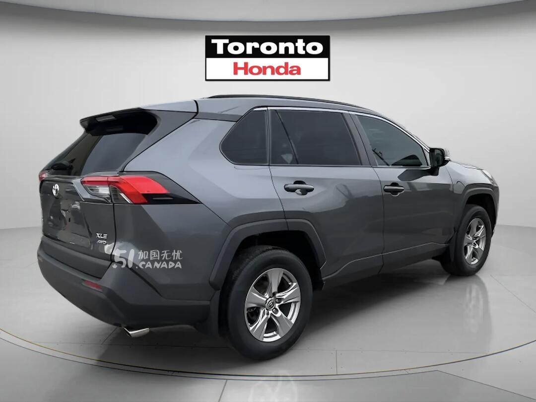 2025 Toyota RAV 4 view 4