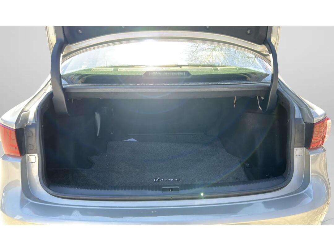 2015 Lexus IS view 8