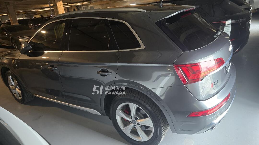 2021 Audi SQ5 view 4