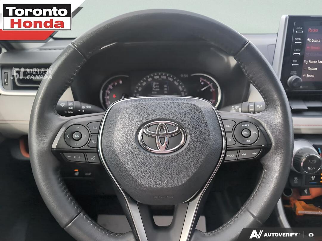 2021 Toyota RAV 4 view 8