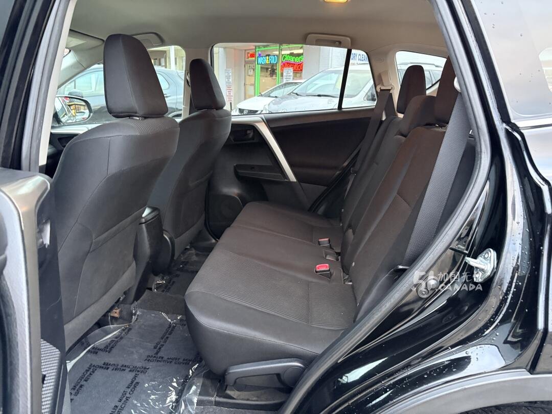 2015 Toyota RAV 4 view 8