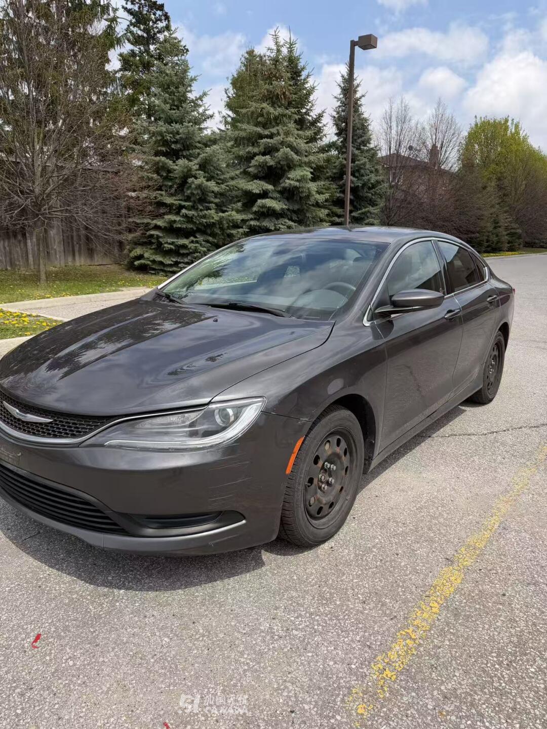 2015 Chrysler 200 view 1