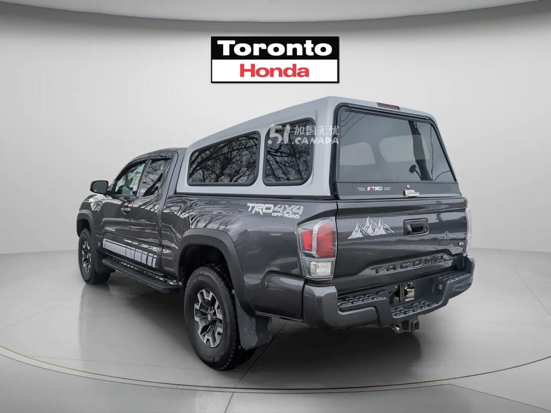 2023 Toyota Tacoma view 3