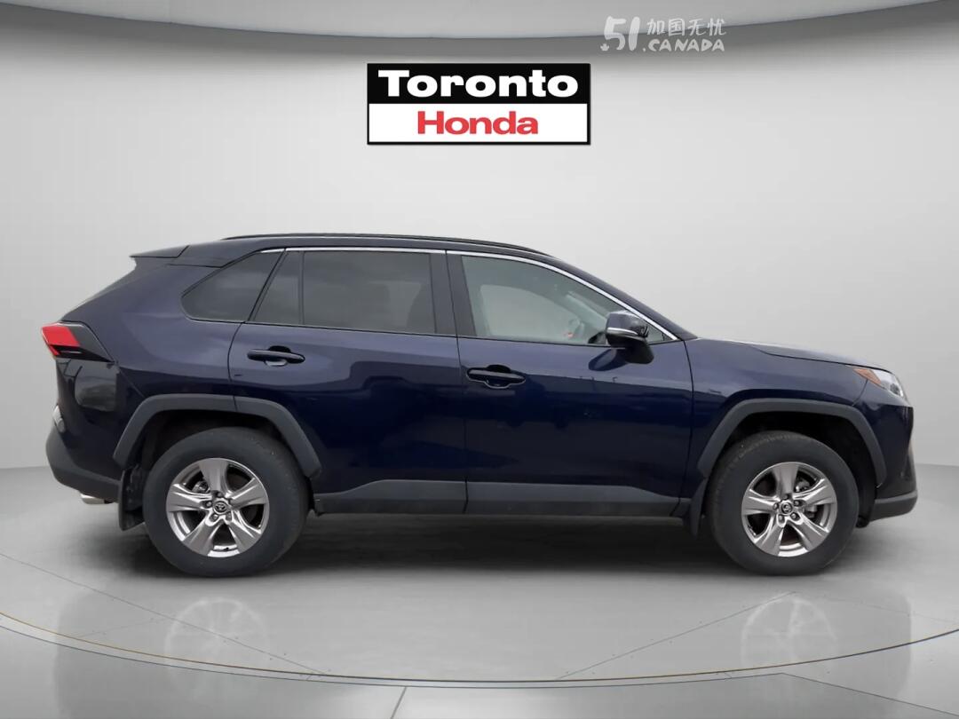 2025 Toyota RAV 4 view 4