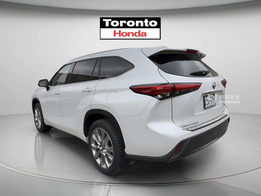 2022 Toyota Highlander view 4