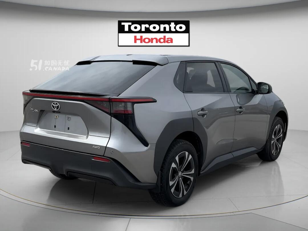 2023 Toyota bZ4X view 4