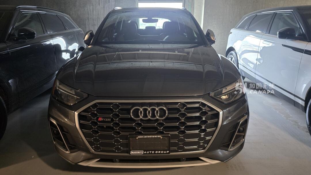2021 Audi SQ5 view 2