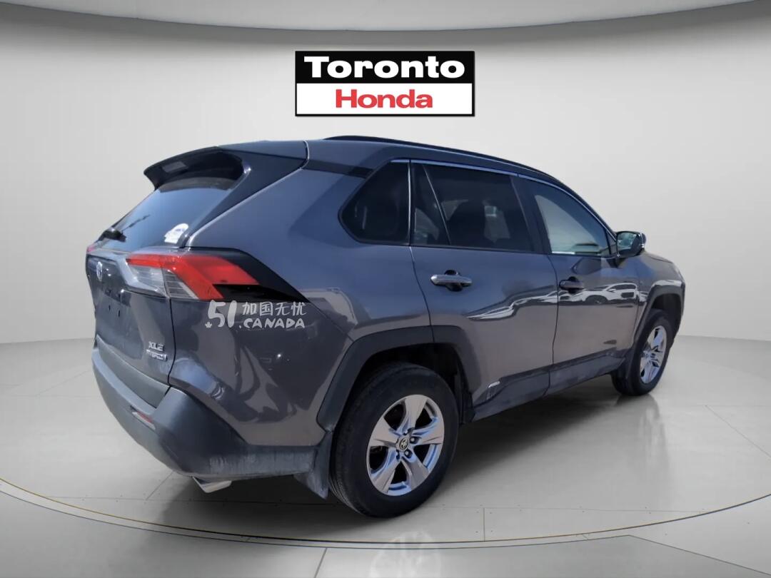 2023 Toyota RAV 4 view 4