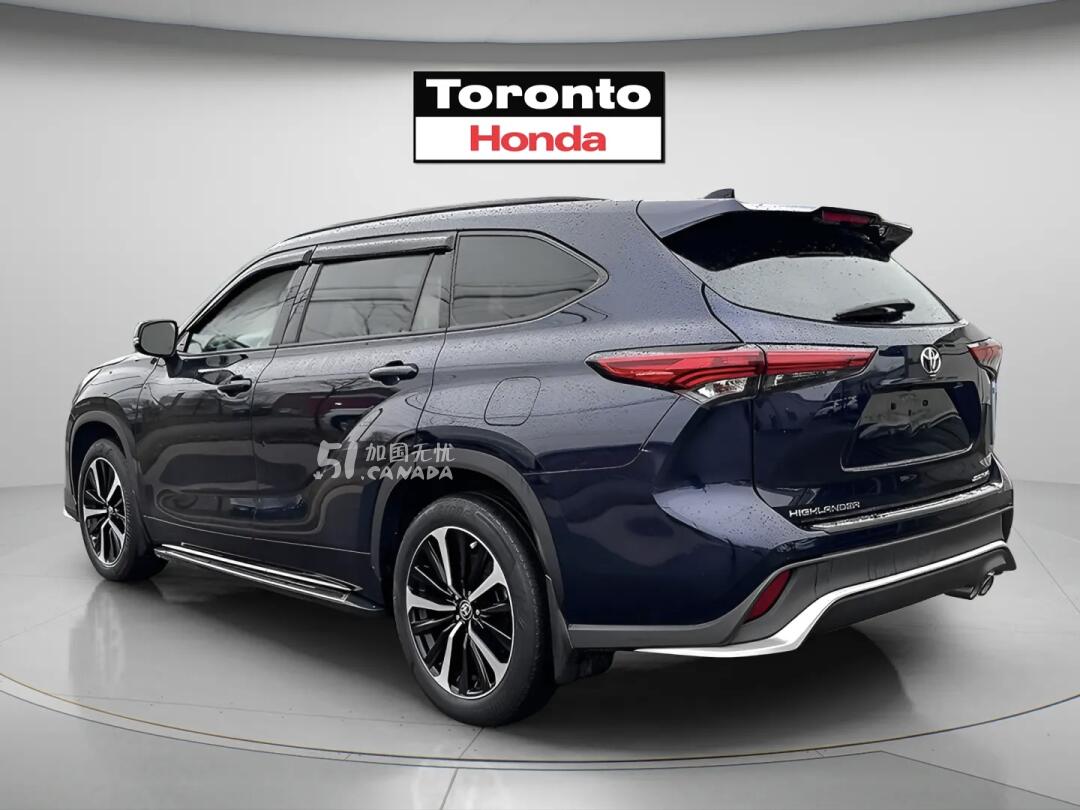 2022 Toyota Highlander view 4