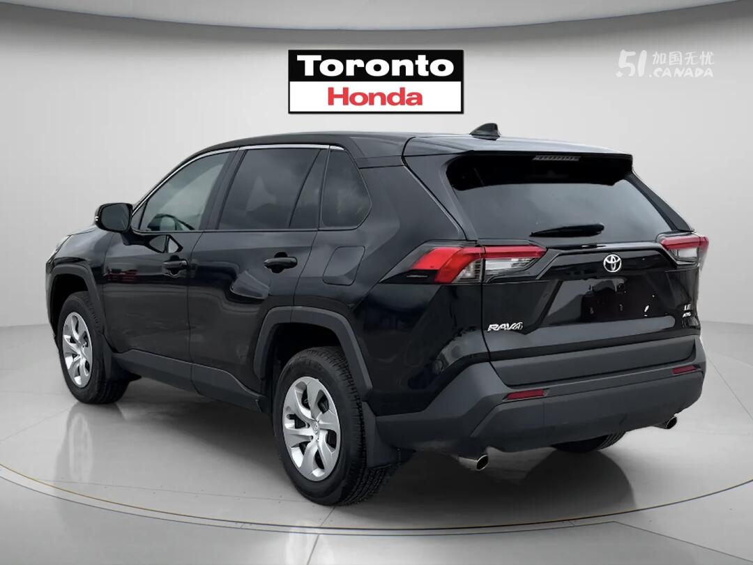 2025 Toyota RAV 4 view 4
