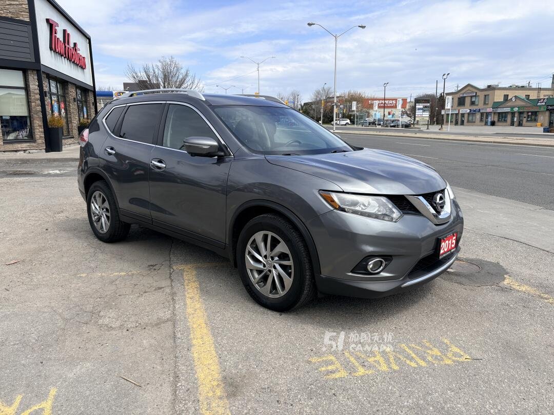 2015 Nissan Rogue view 3