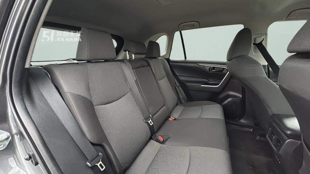 2022 Toyota RAV 4 view 7