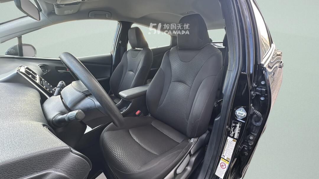 2022 Toyota Prius view 7
