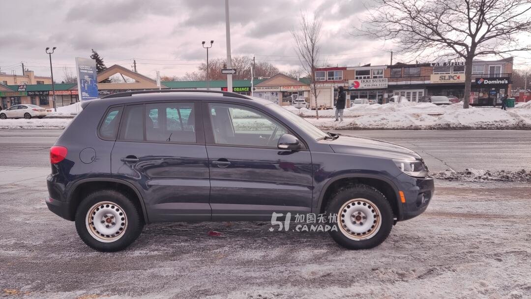 2016 Volkswagen Tiguan view 4