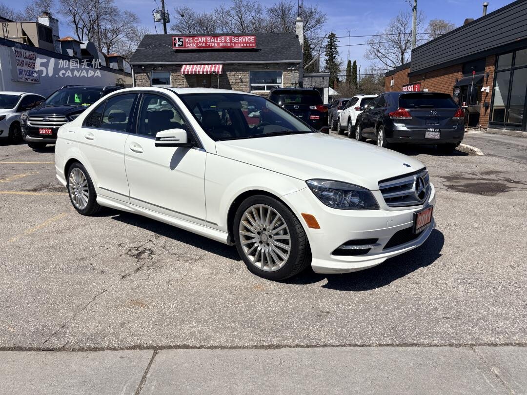 2011 Mercedes-Benz C-Class view 3