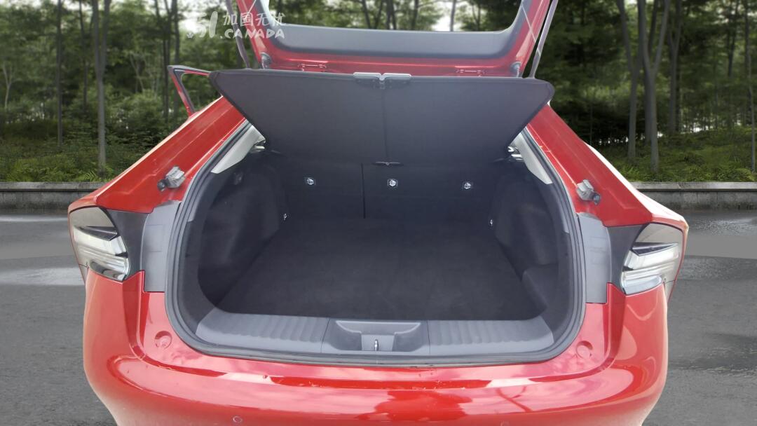 2025 Toyota Prius view 8