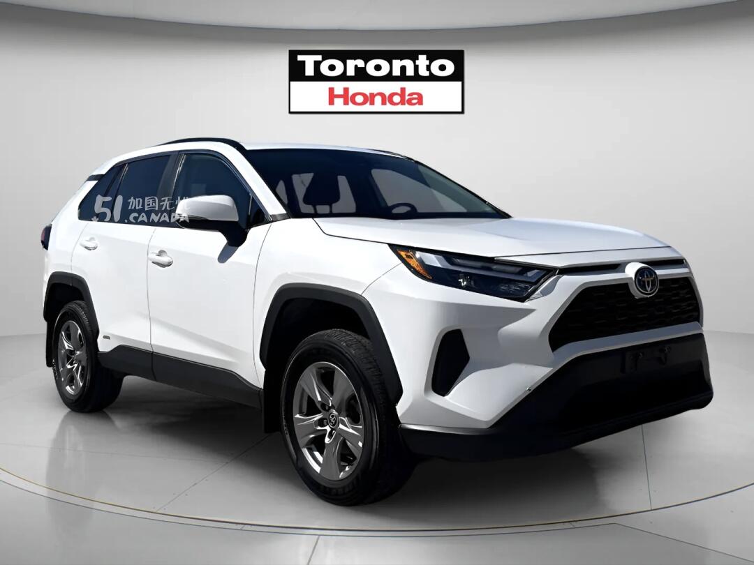 2023 Toyota RAV 4 view 2