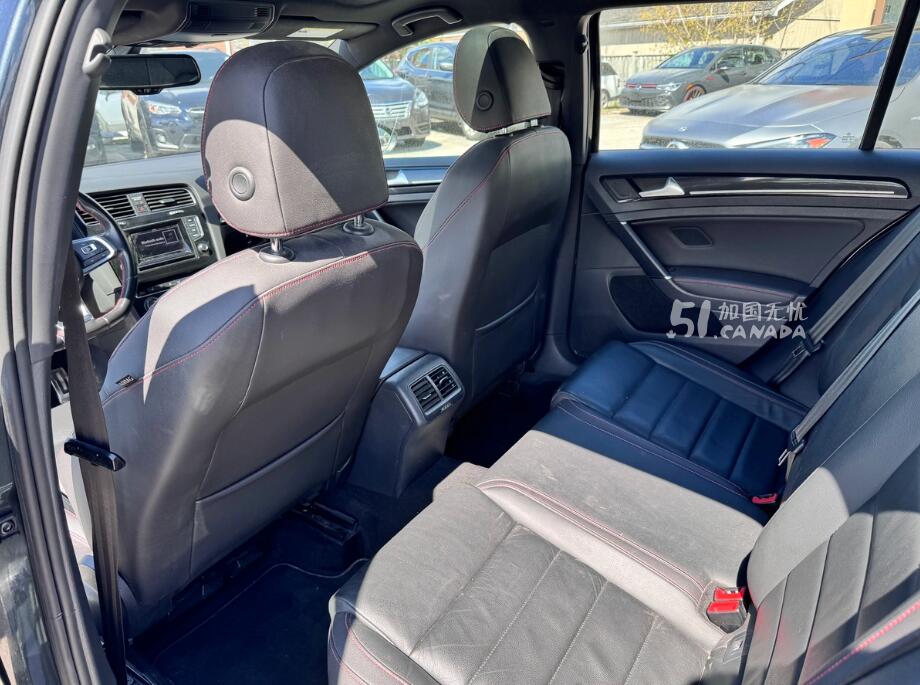 2015 Volkswagen GTI view 4