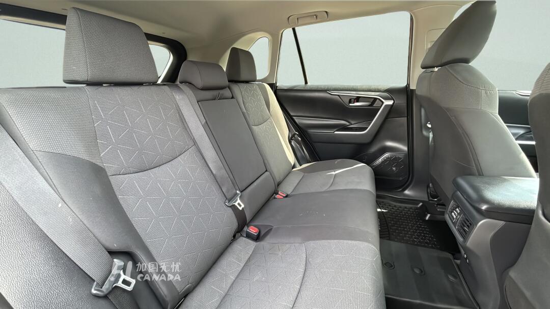 2019 Toyota RAV 4 view 7