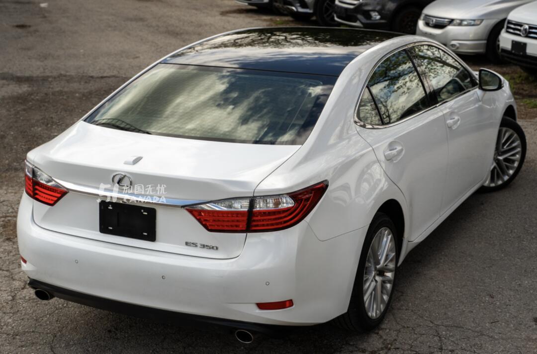 2015 Lexus ES view 9