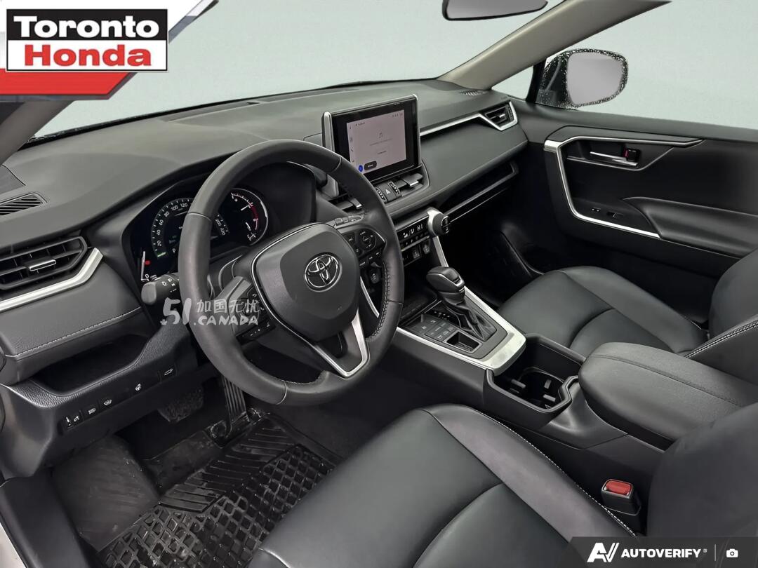 2023 Toyota RAV 4 view 8