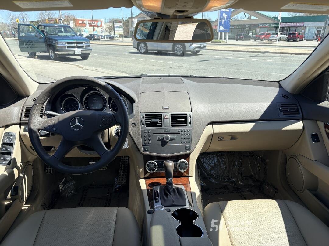 2011 Mercedes-Benz C-Class view 7