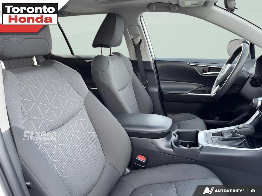 2024 Toyota RAV 4 view 6