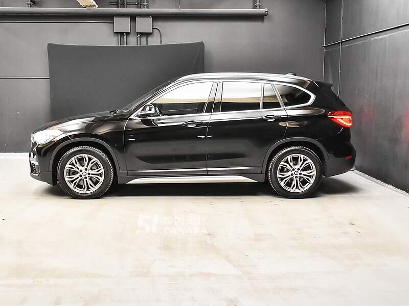 2018 BMW X1 view 4