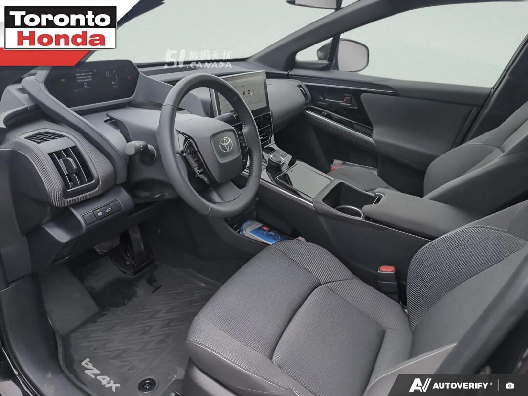 2025 Toyota bZ4X view 8
