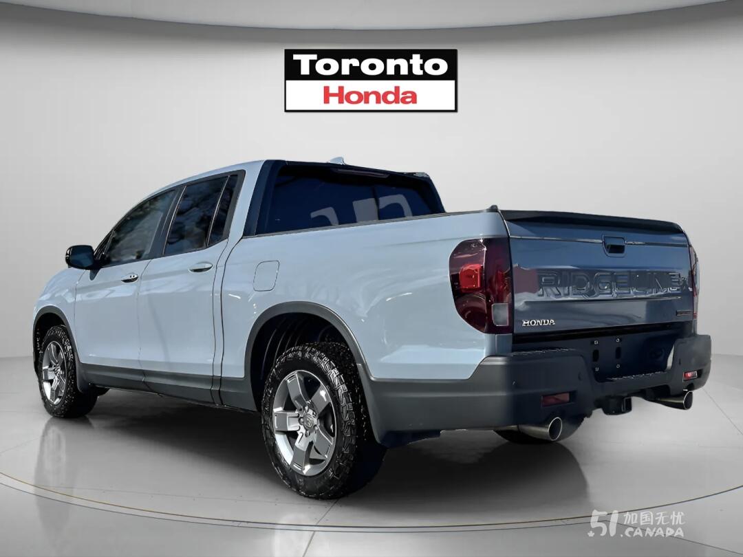 2025 Honda Ridgeline view 3