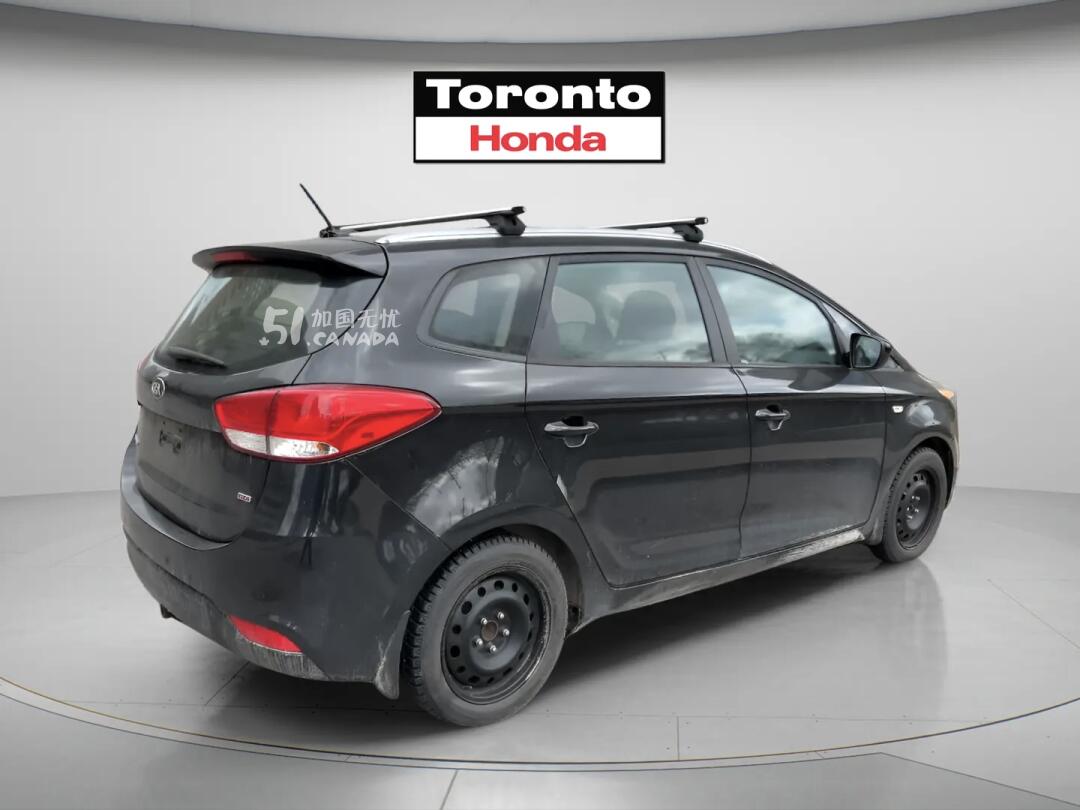 2015 Kia Rondo view 3