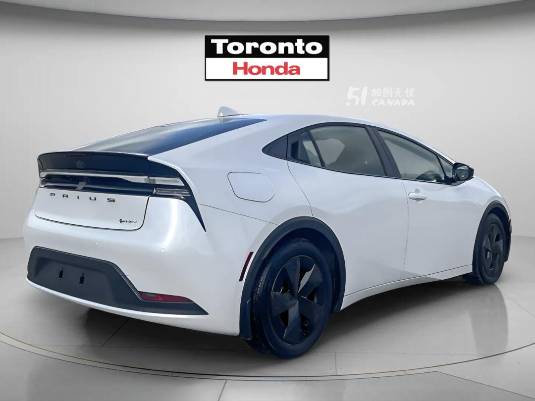 2025 Toyota Prius view 4