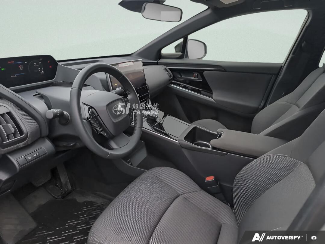 2025 Toyota bZ4X view 6
