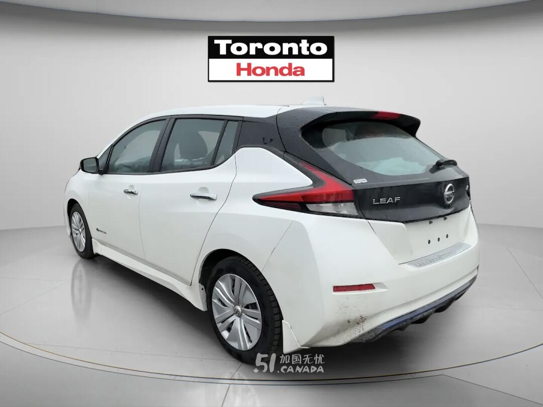 2018 Nissan Leaf view 4
